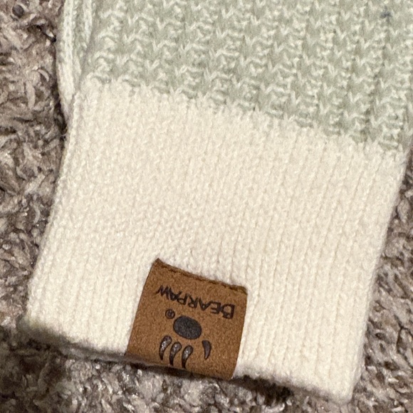 FREE in bundle NWT BearPaw Cream and Light Green Knit Crew Socks - Picture 4 of 6